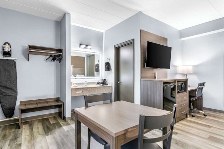 Room 15 of 37