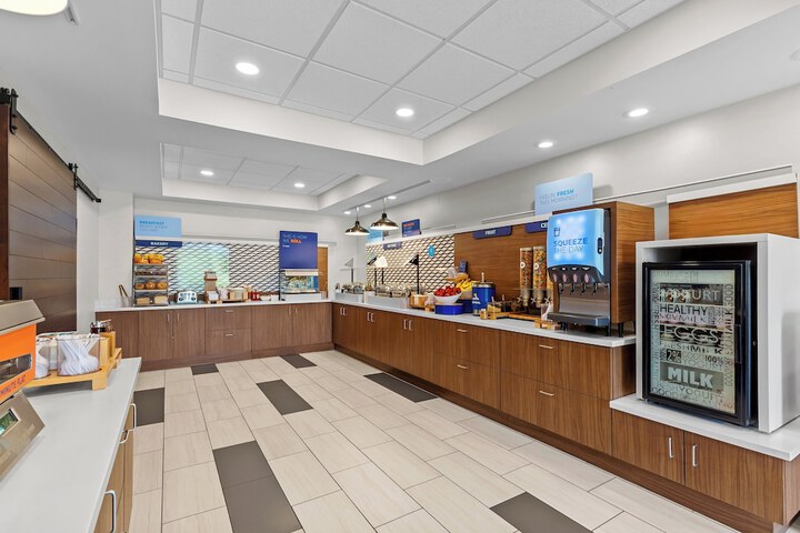 Holiday Inn Express & Suites Vandalia by IHG