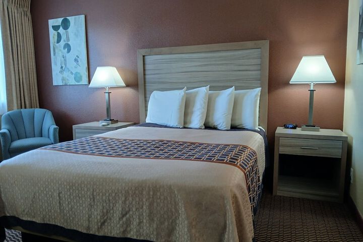 Room 27 of 40