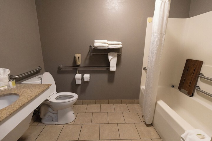Room 28 of 71