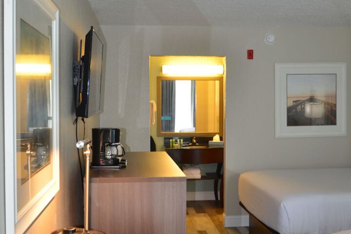 Room 32 of 73
