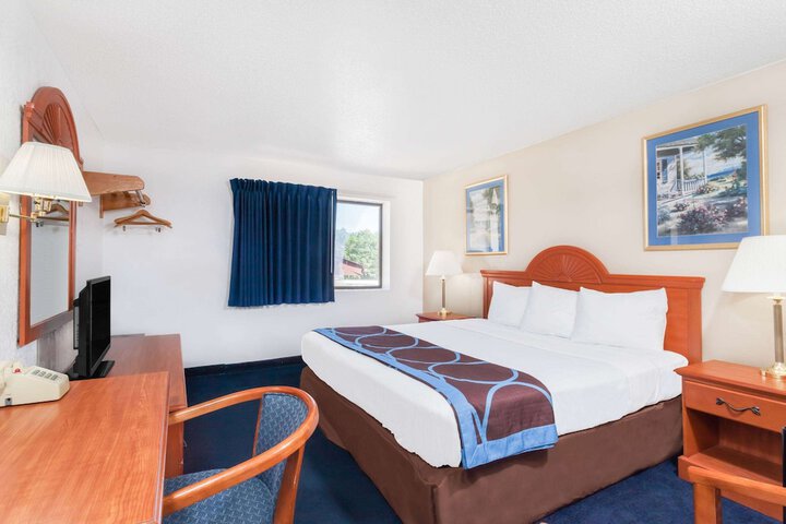 Room 4 of 22