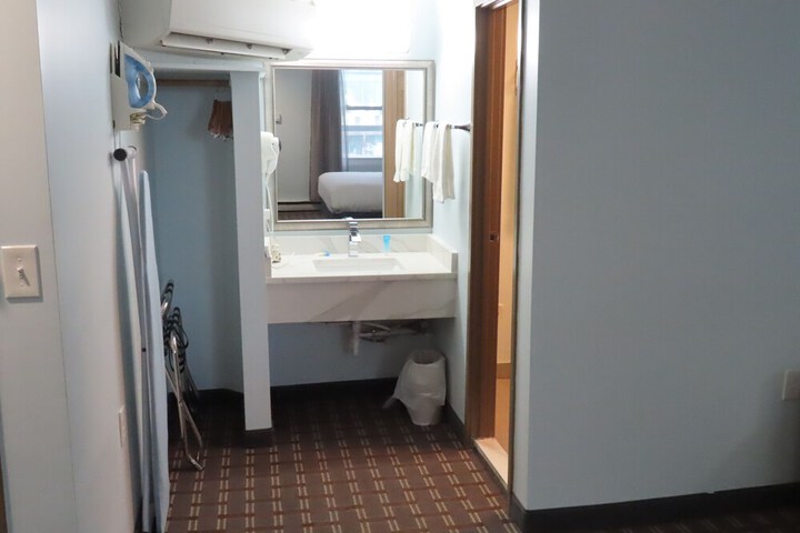 Room 30 of 76