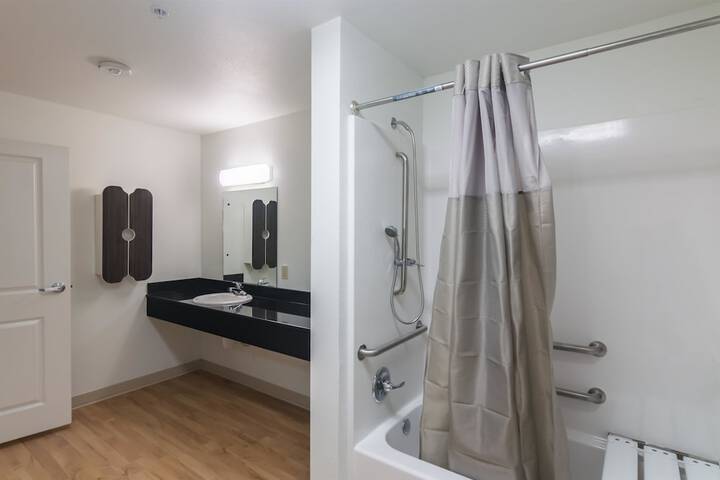 Room 15 of 32