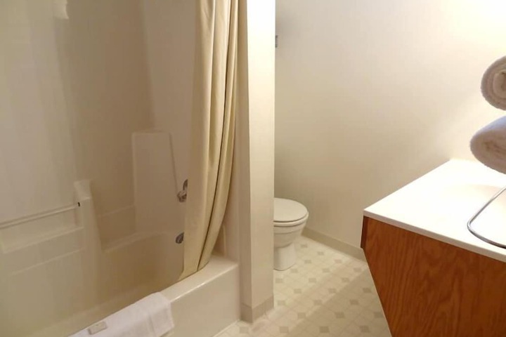 Room 13 of 23
