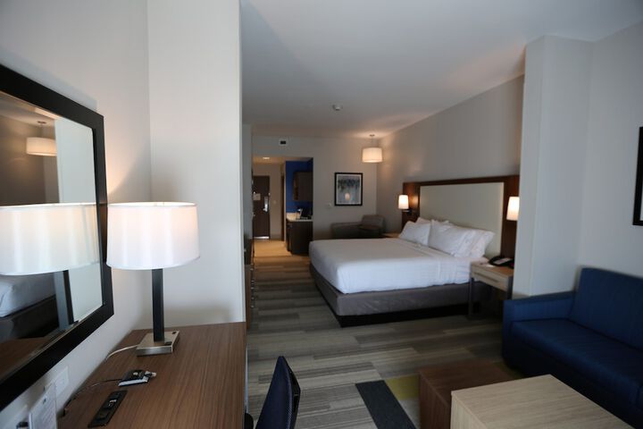 Room 18 of 33