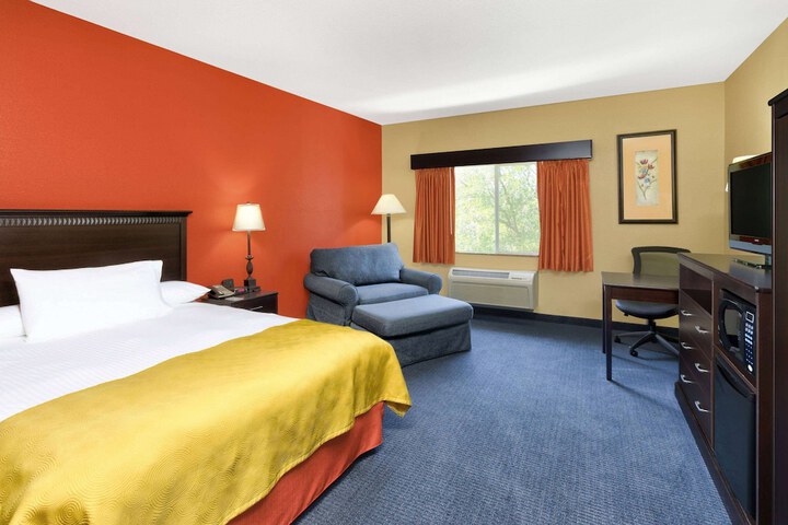 Room 11 of 24