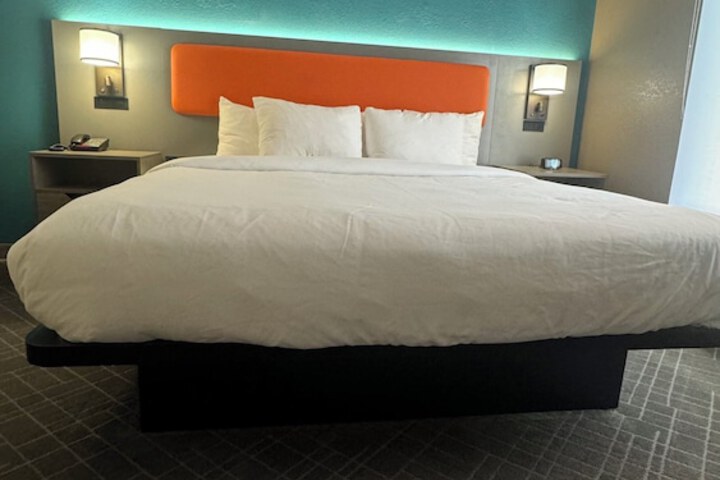 Room 16 of 25