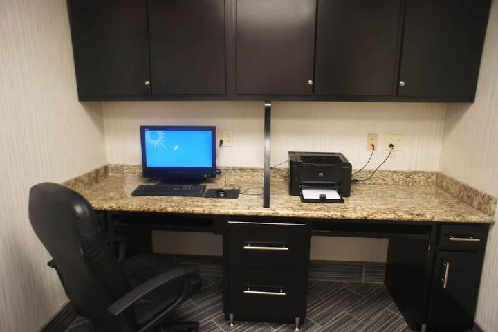 Business Center 37 of 38