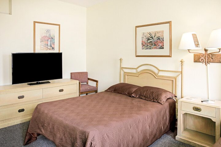 Room 32 of 77