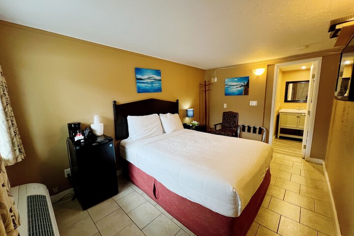 Room 103 of 153