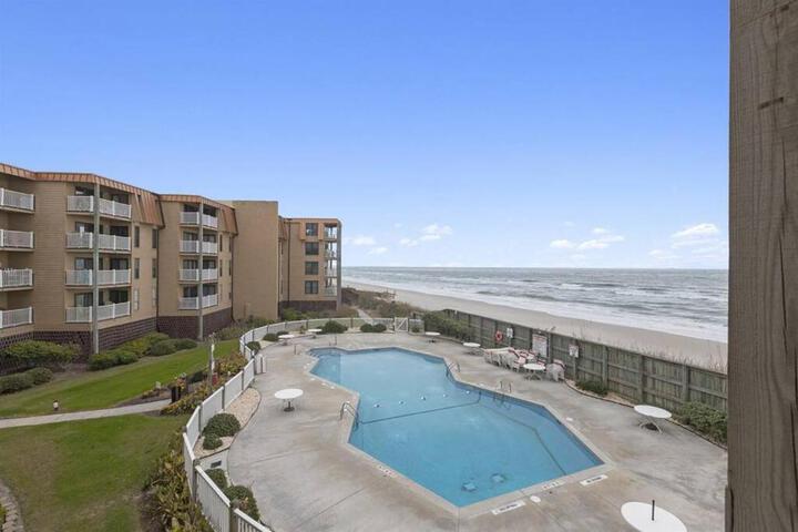 Gorgeous views Oceanfront, Pool,The Driftwood!
