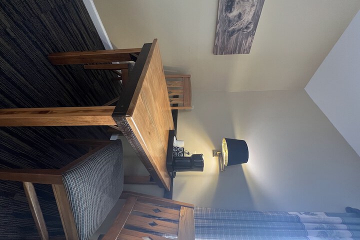 Room 33 of 85