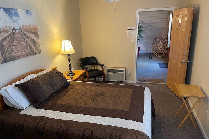 Room 37 of 62