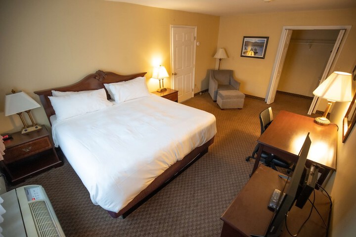 Room 32 of 67