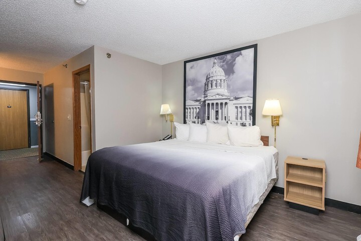 Super 8 by Wyndham Smithville / Kansas City