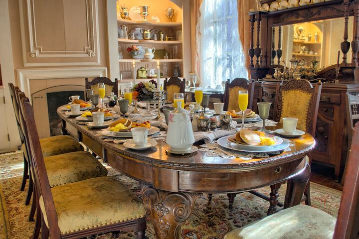 Breakfast/Coffee Service 95 of 109