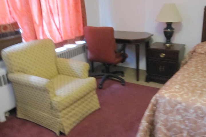 Room 5 of 16