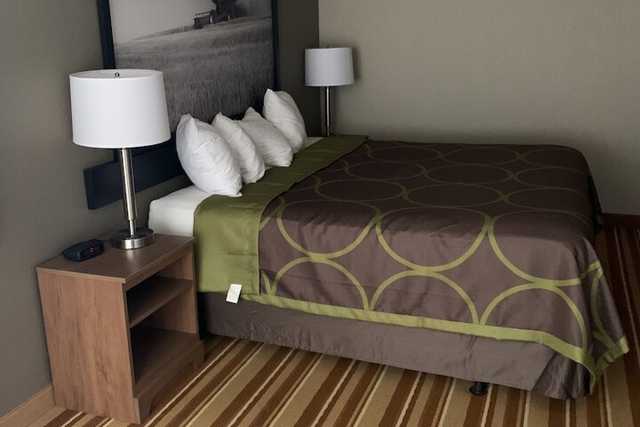 Room 53 of 60