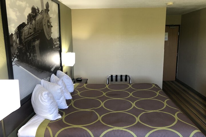 Room 16 of 27