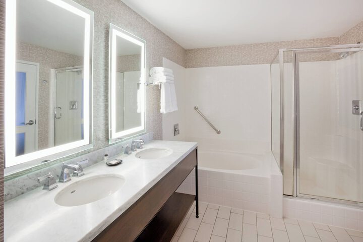 Sheraton St. Paul Woodbury Hotel