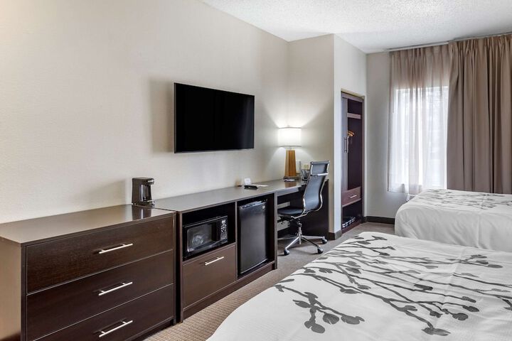 Room 11 of 28