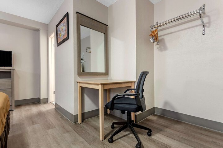 Room 18 of 38