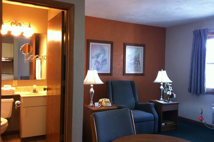 Room 19 of 28