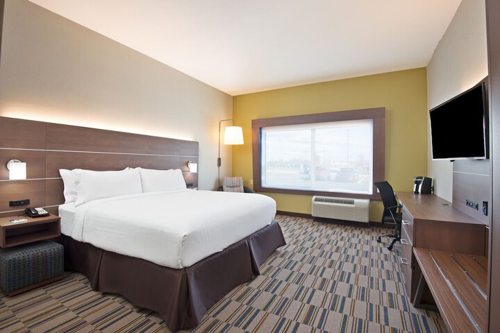 Holiday Inn Express & Suites Uniontown by IHG