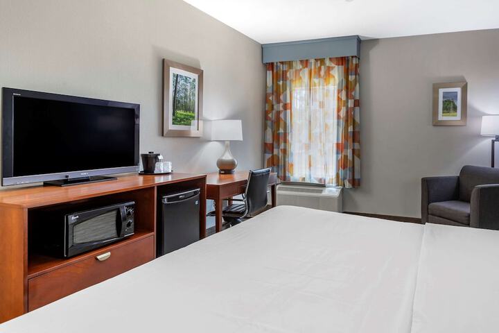 Comfort Inn & Suites Cleveland TX