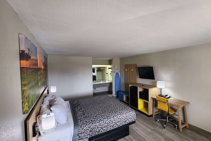 Days Inn by Wyndham San Antonio