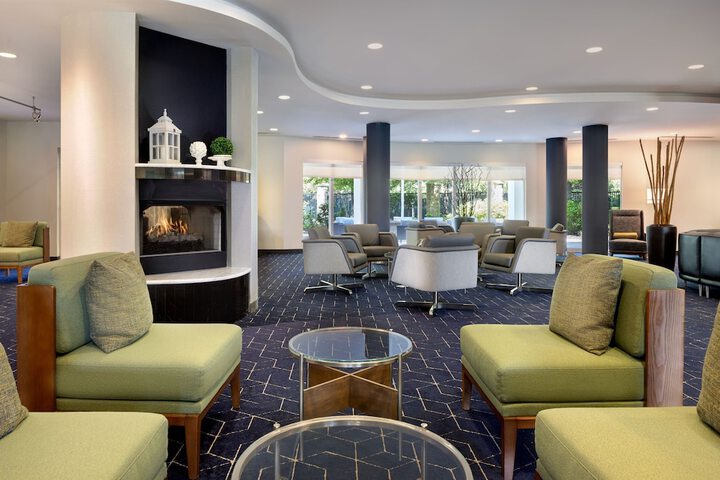 Courtyard by Marriott Edison Woodbridge