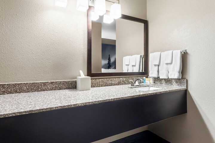 Super 8 by Wyndham Prince Albert