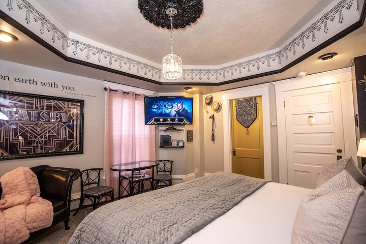 Room 6 of 216