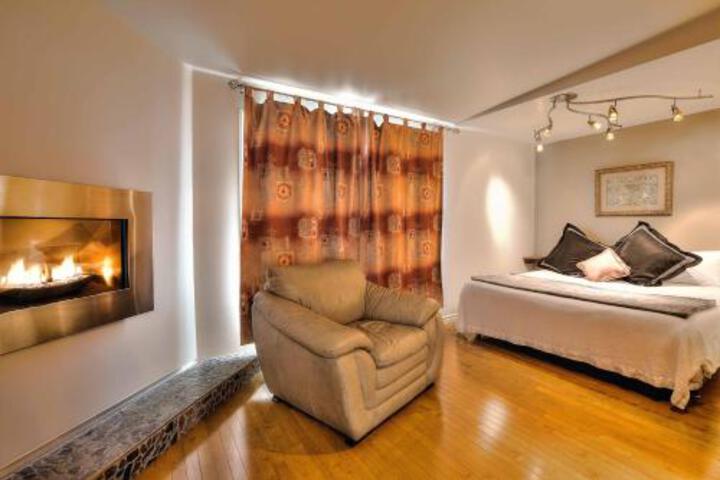 Suite 22 of 28