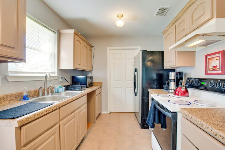 Waterfront Lake Fork Getaway w / Dock Access