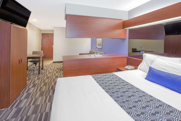 Room 5 of 16