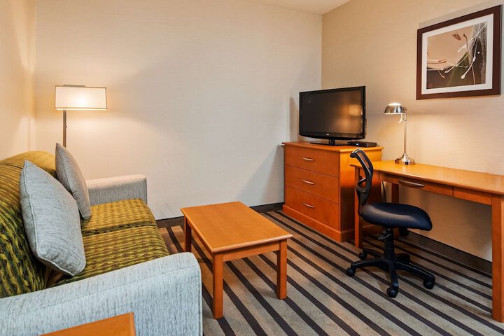 Room 18 of 37