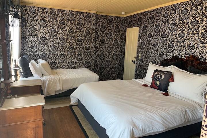 Room 12 of 25