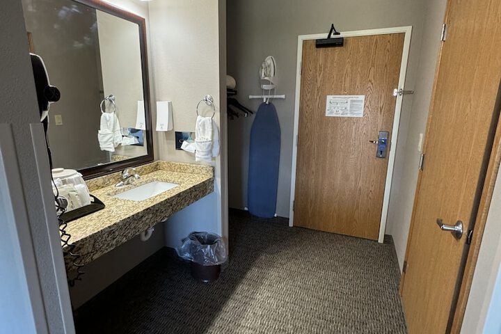 Room 12 of 25