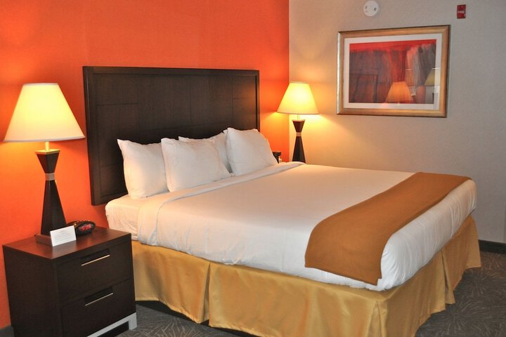 Holiday Inn Express Pittsburgh East - Mall Area by IHG