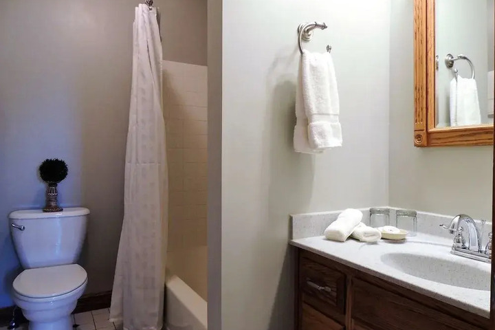 DONNAS PREMIER LODGING