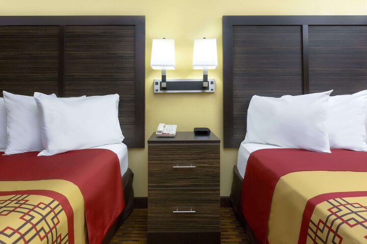Days Inn by Wyndham Columbus-North Fort Moore