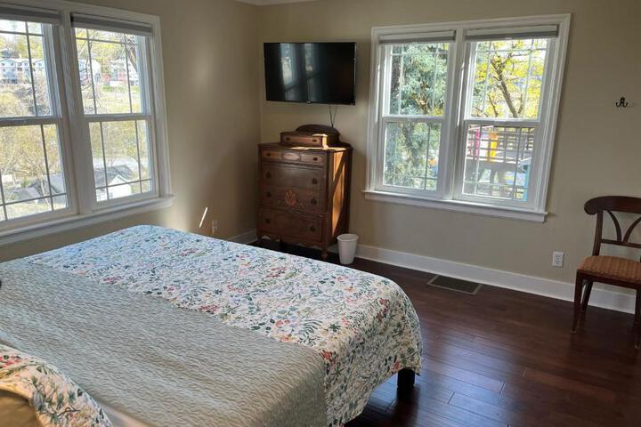 State Street Cottage Suite 2