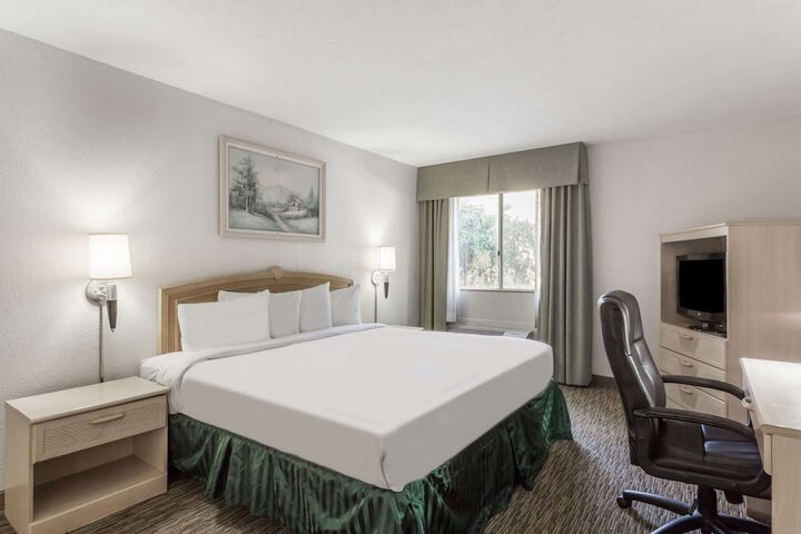 Room 10 of 19