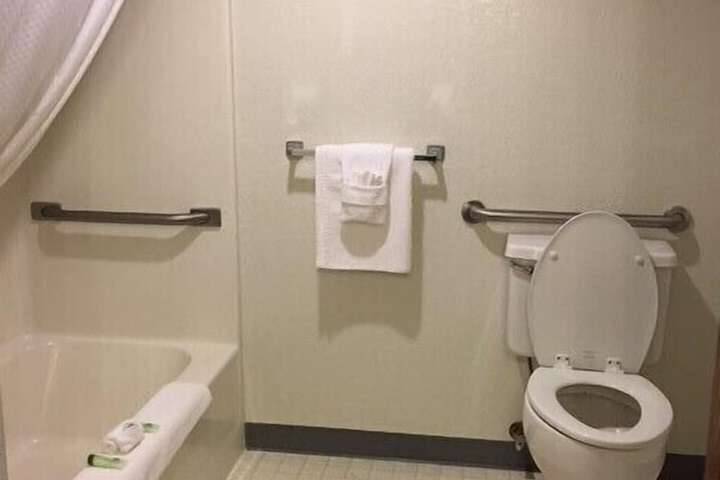 Clarion Hometown Inn