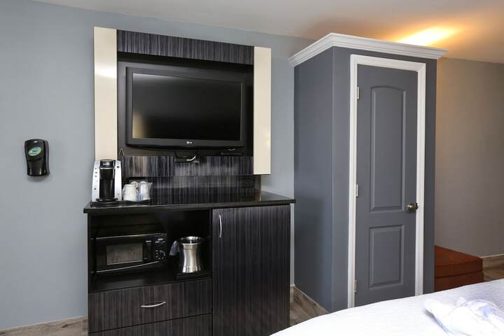 Room 32 of 41
