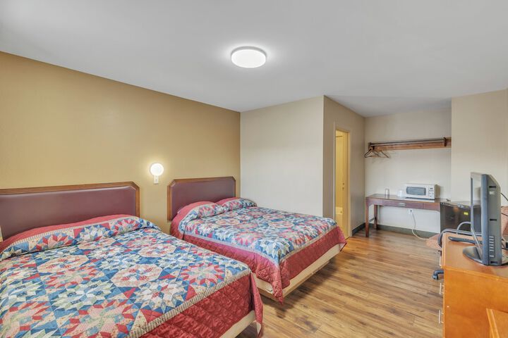Room 8 of 10