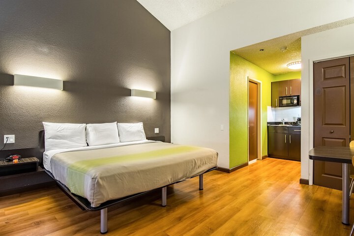 Room 27 of 33