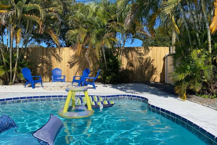 Heated Pool Close to St. Pete Tampa Pet Friendly